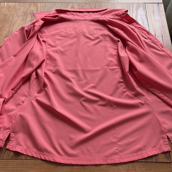 Columbia sunshade women’s shirt (s) - Picture 8 of 9